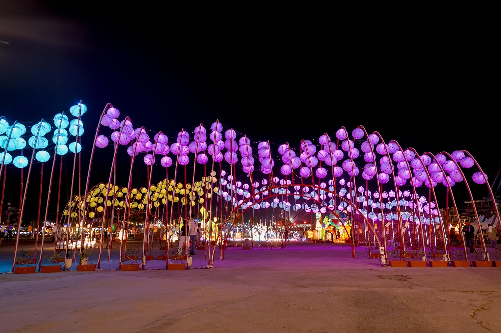 Blessing Lantern Forest - Path of Abundant Fruit