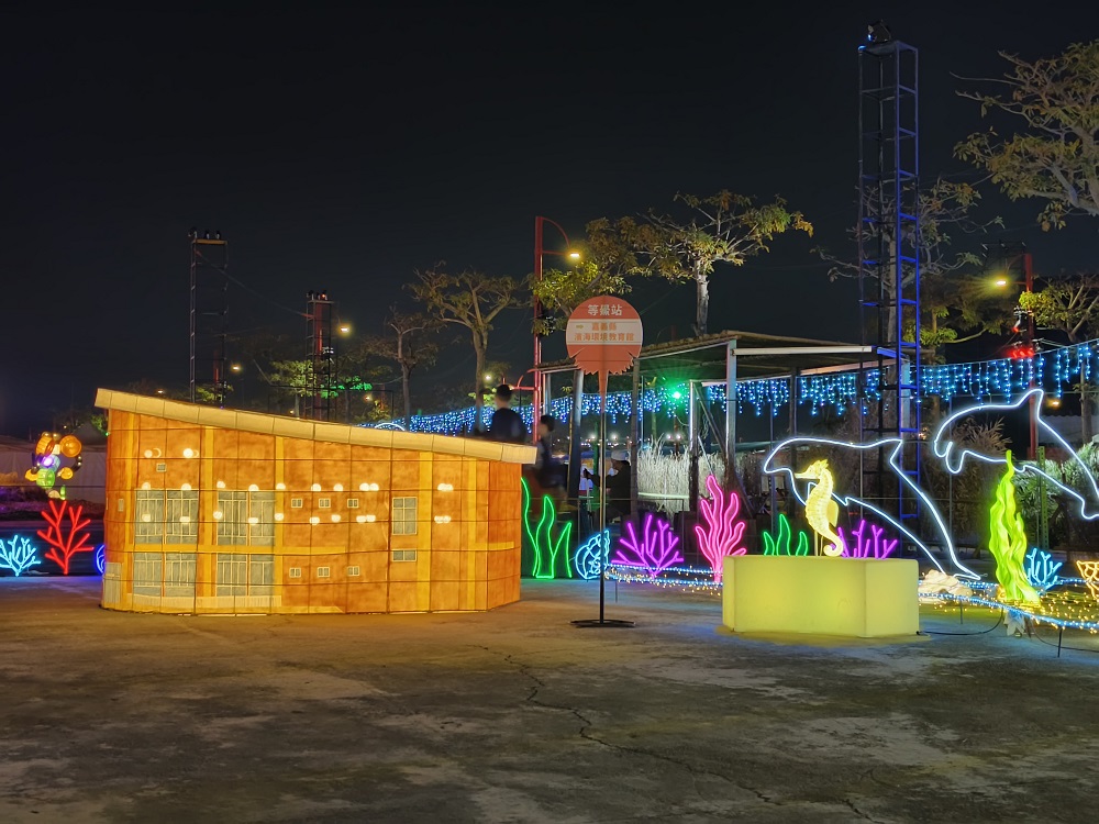 The Horseshoe Crab Station (Waiting for the "King")