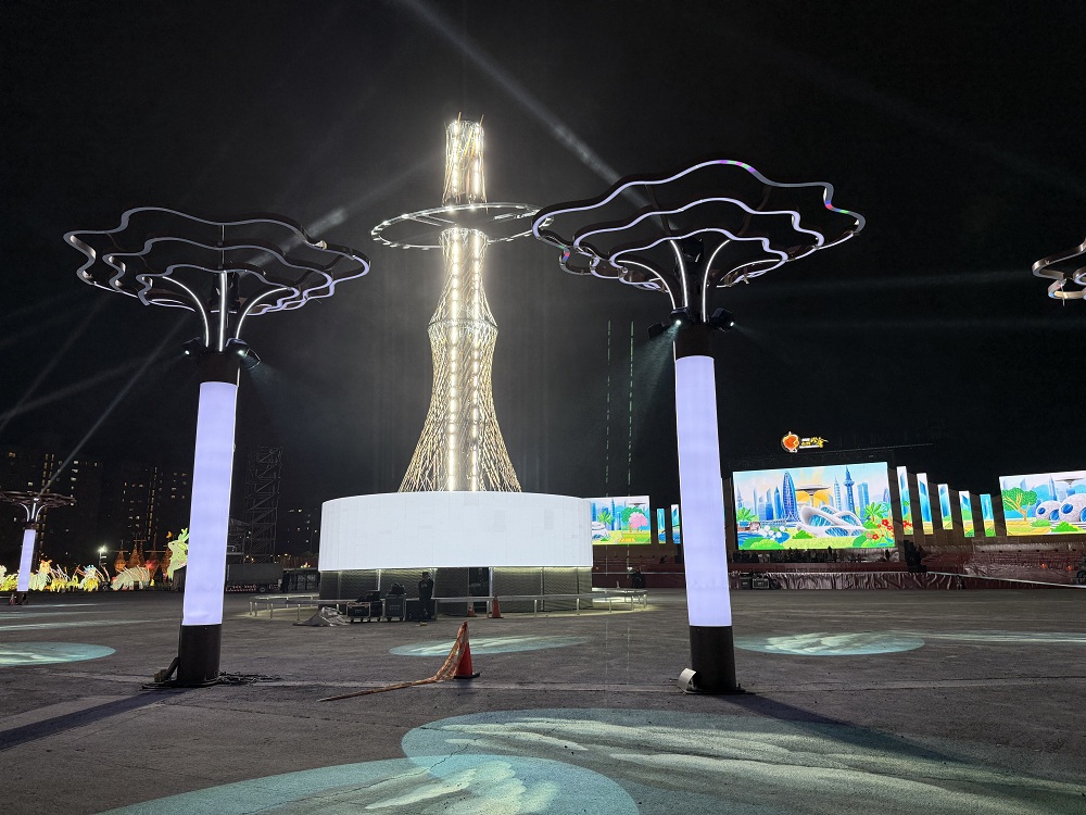 メインランタン両側の光環境・雲光の樹