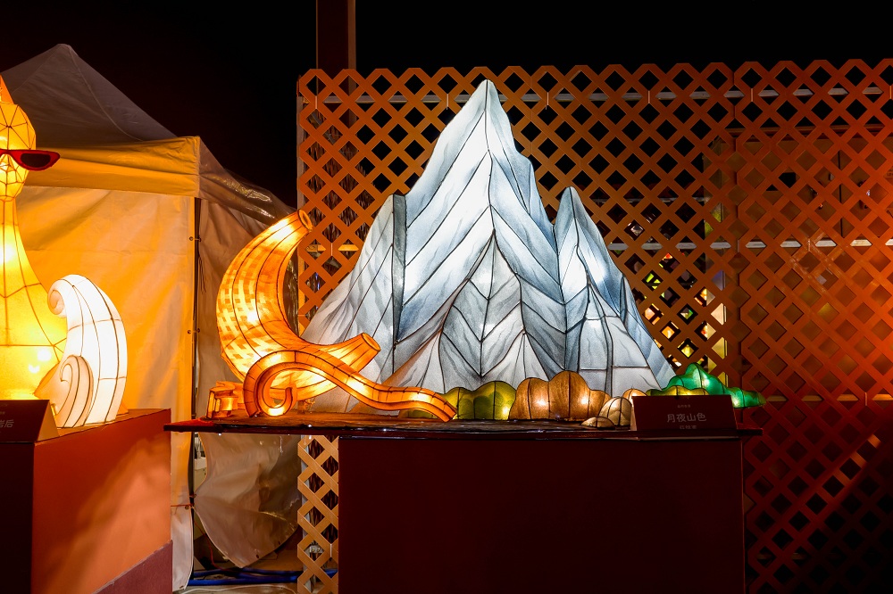 月夜の山色（つきよのさんしょく）