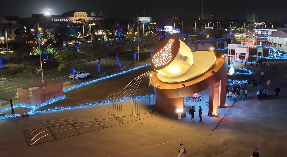 따스한 도시의 빛 카페