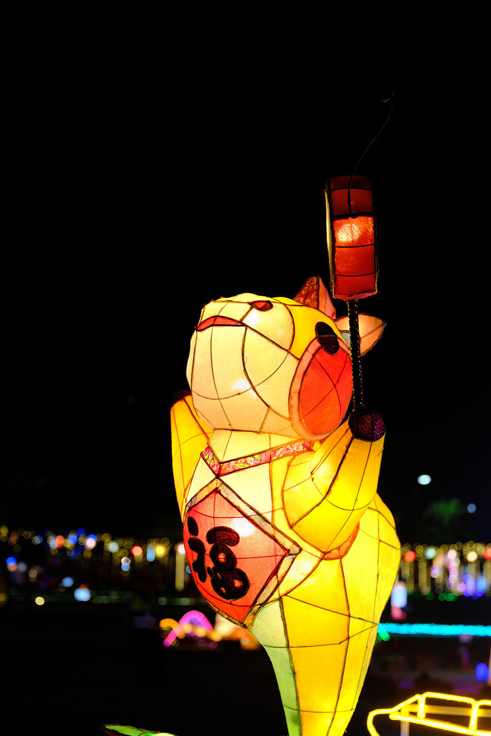 하영복광 (연꽃에 비친 복된 빛)